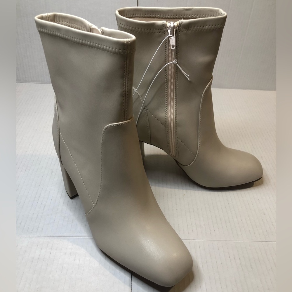 A New Day Women's Penelope Stretch Boots W/ Memory Foam Off White Size 10 W
